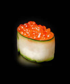 Nigiri komkommer met zalm ei