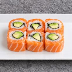 70. Rolls saumon avocat