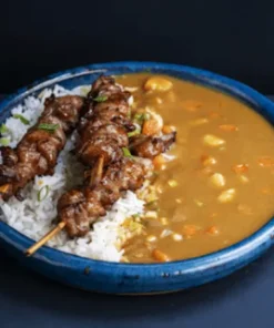 Kerrie rijst met yakitori kip