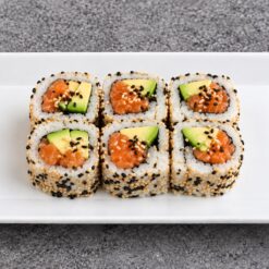 53. California rolls tartare de saumon avocat