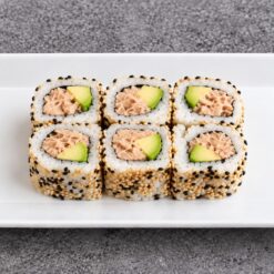 57. California rolls thon cuit épicé avocat