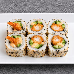 64. California rolls tempura concombre sauce épicé
