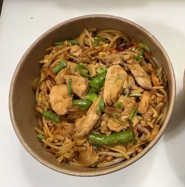 51. Nouilles Sautées au poulet
