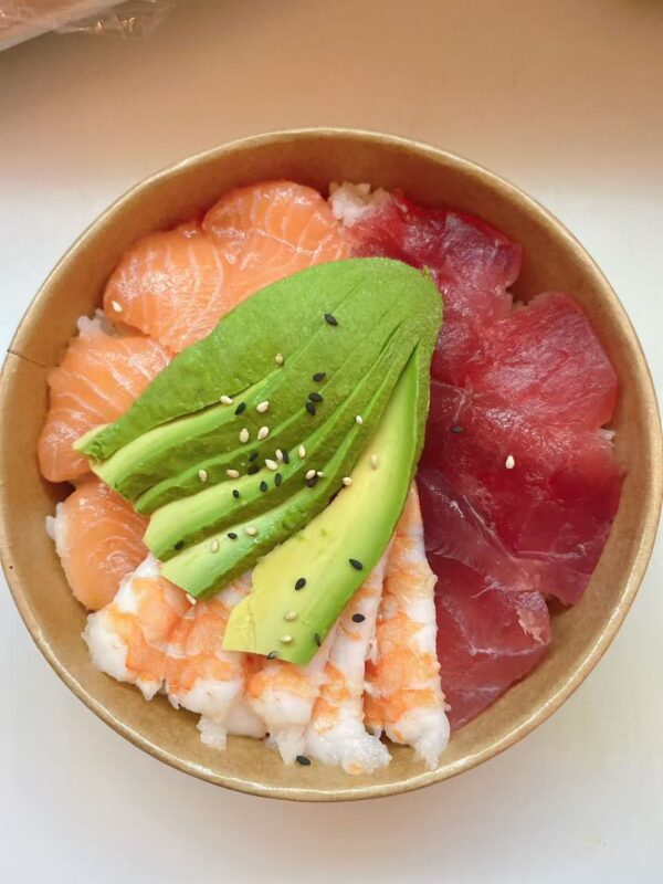 Chirashi saumon+ thon + crevette+ avocat
