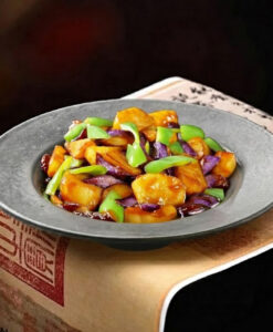 1019. Sauté d'aubergines, pommes de terre et poivrons verts