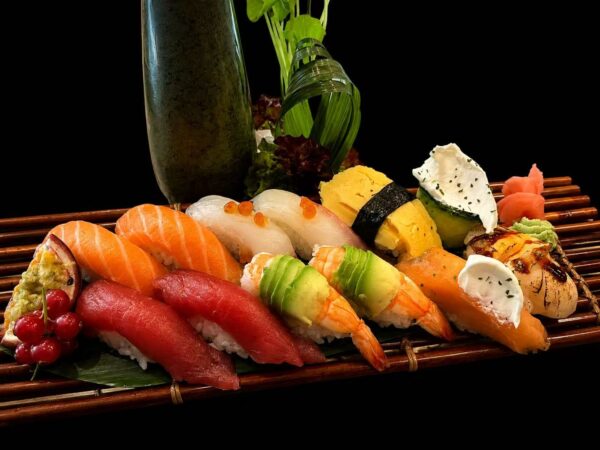 PL04. PLATEAU SUSHI MIX (12 pcs)