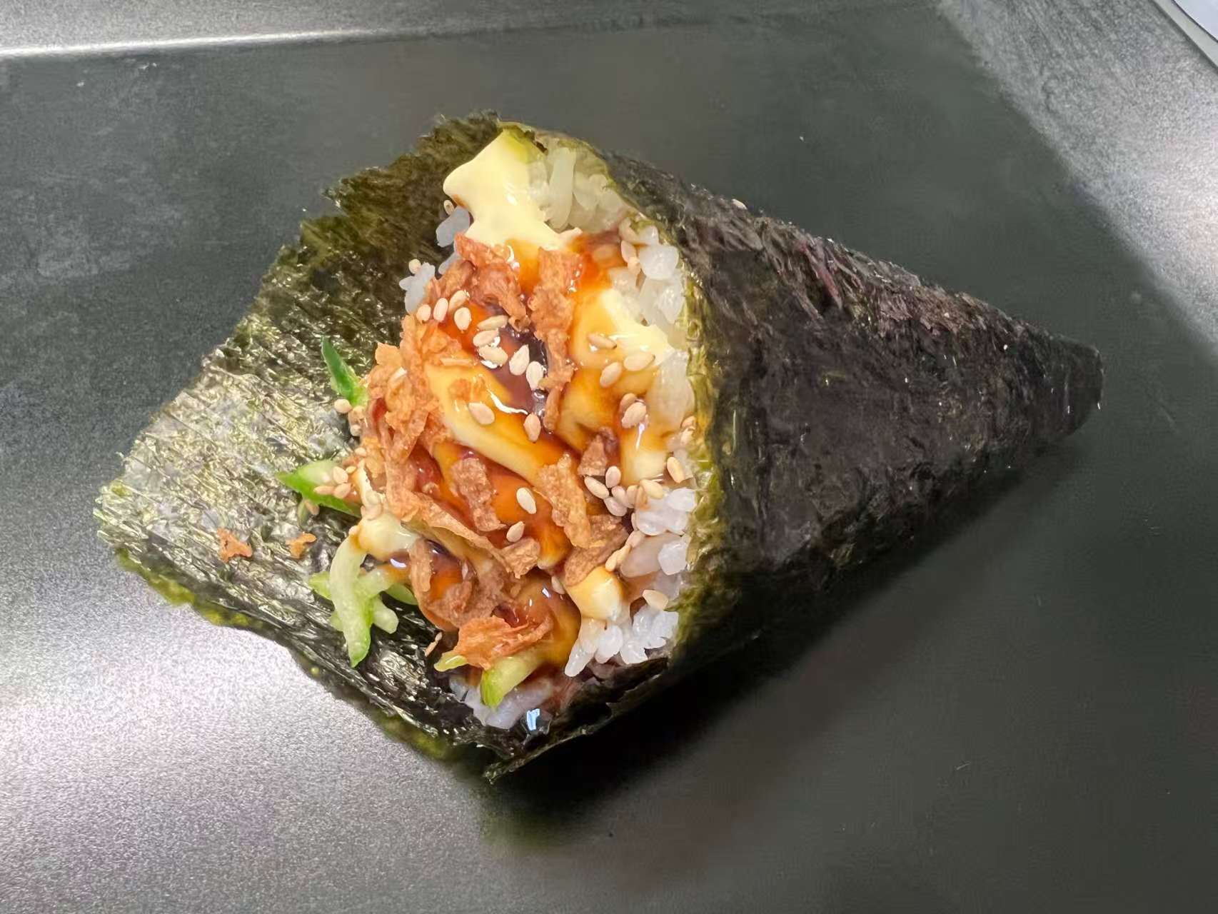 49. Temaki thon cuit concombre